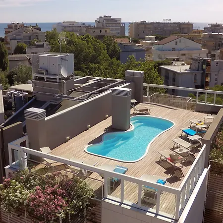 Delfina Aparthotel