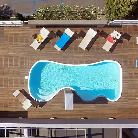 Delfina Apartahotel 3*