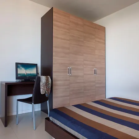 アパートホテル Delfina リミニ