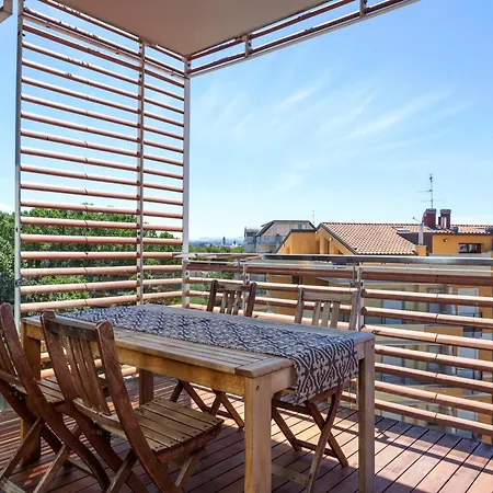 Delfina アパートホテル